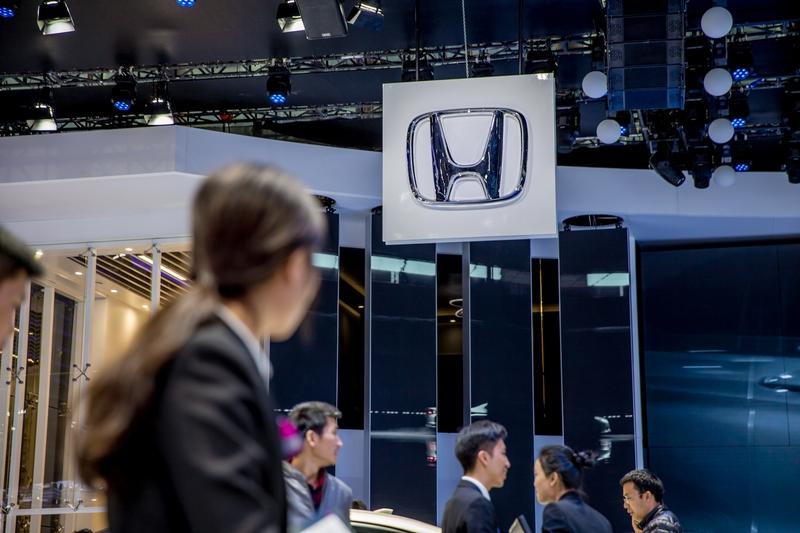 【2020年东风本田年销量高达82.04万辆；而到了2025年，这一数字骤降至3