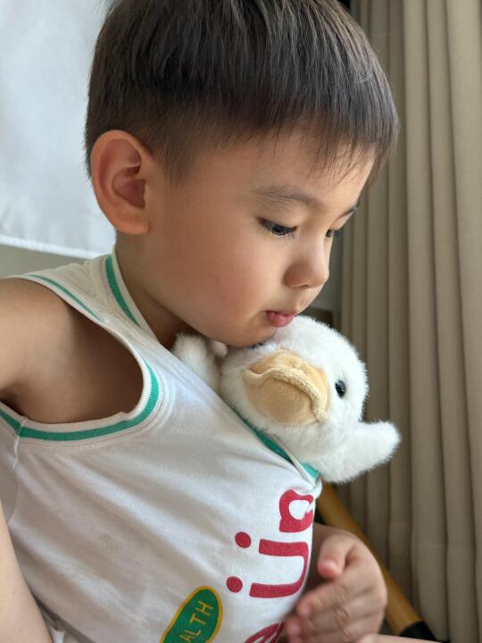 太热了，还是在家玩孩子吧！墨汐当奶爸🐣