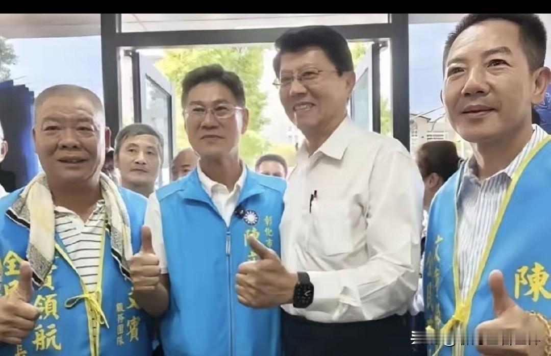 谢龙介的职业生涯或许和傅崐萁高度重合。聊湾区看世界的观点如下：

第一，谢龙介在