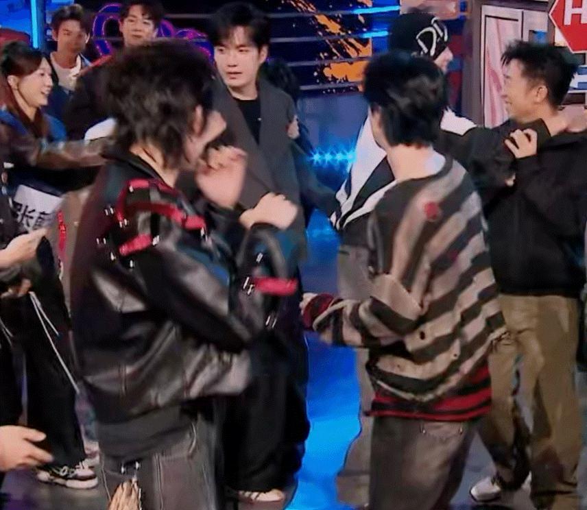 何老师哈哈哈哈哈你要不回头救救迪哥哈哈哈哈是不是借对呛环节在报拔川渝小辣椒头套之