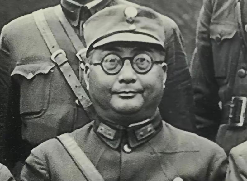 1936年，西安骊山那边打得正凶，城里西京招待所也乱成一锅粥。

被围的黄埔教官
