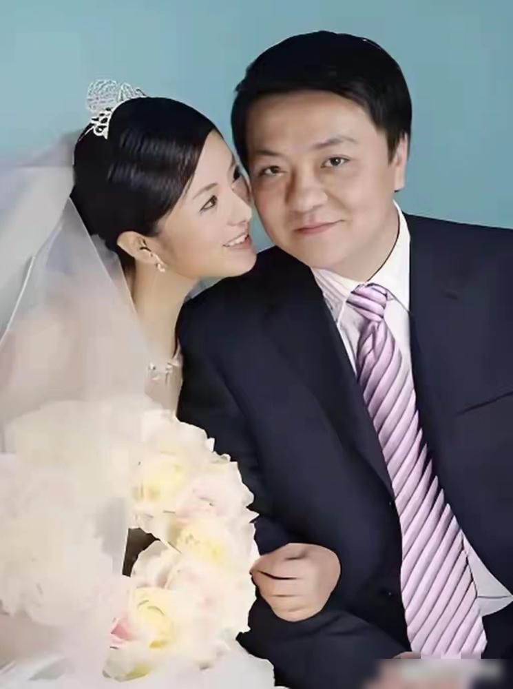 把快乐足球当口号的人很多
真敢拿自己孩子去试的，董路算一个
最近他带队夺冠，