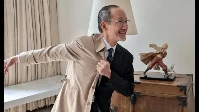 弄巧成拙！
拍马屁拍到马蹄子上了！日本驻法大使铃木秀生为祝贺马克龙访问日本，出访