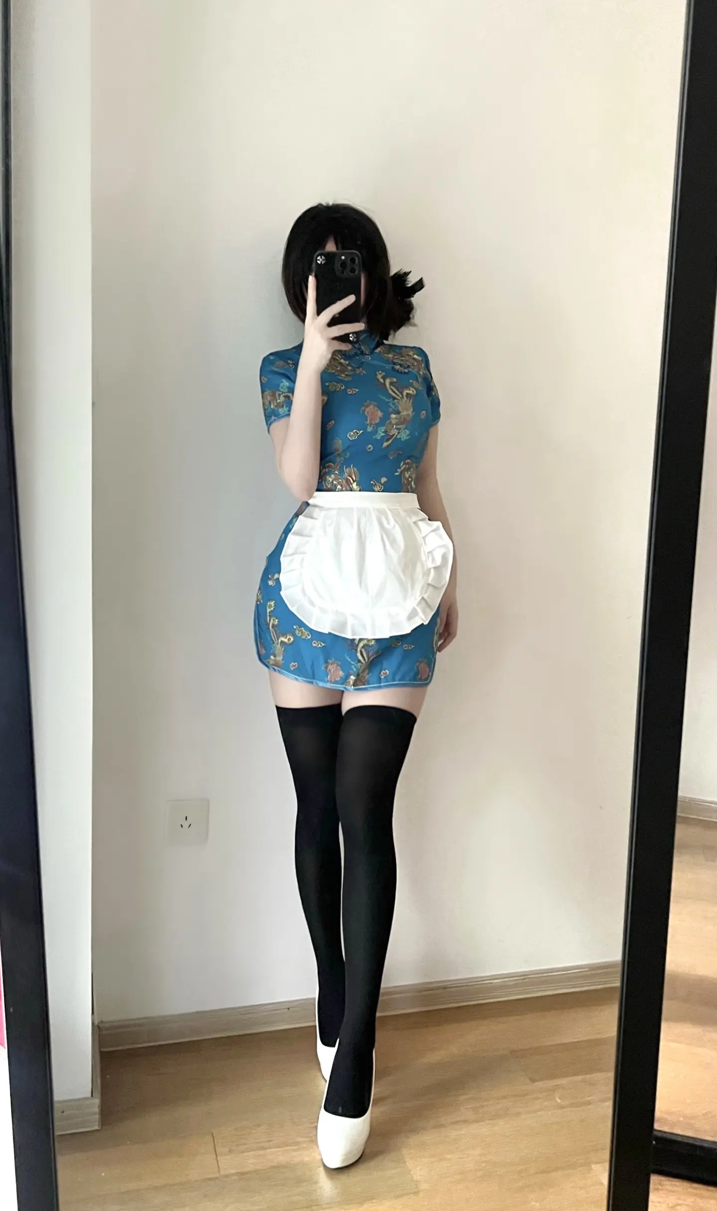 你跟她的聊天记录我看了 你很会聊 我很欣赏你