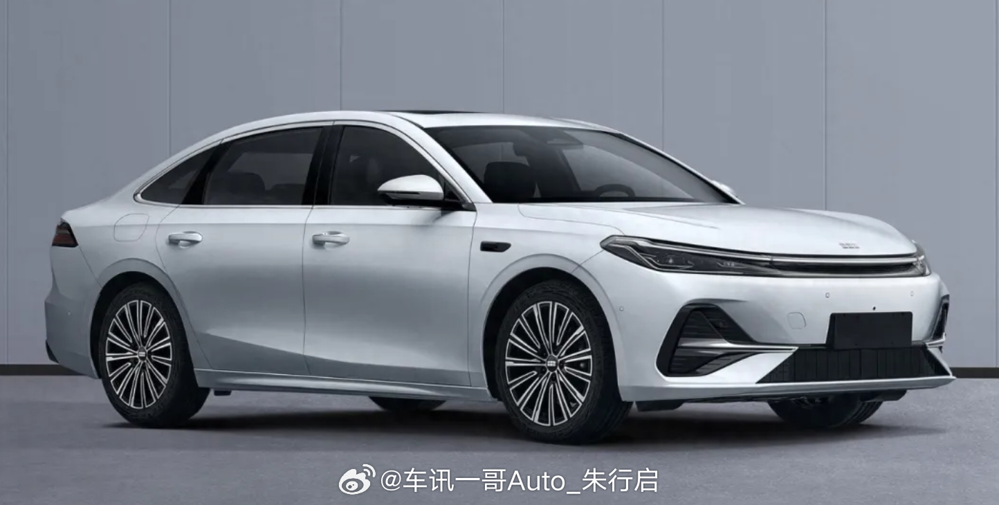 全新吉利银河A7长续航版的实车图被曝光。新车延续现款的经典设计理念，并且它还配备