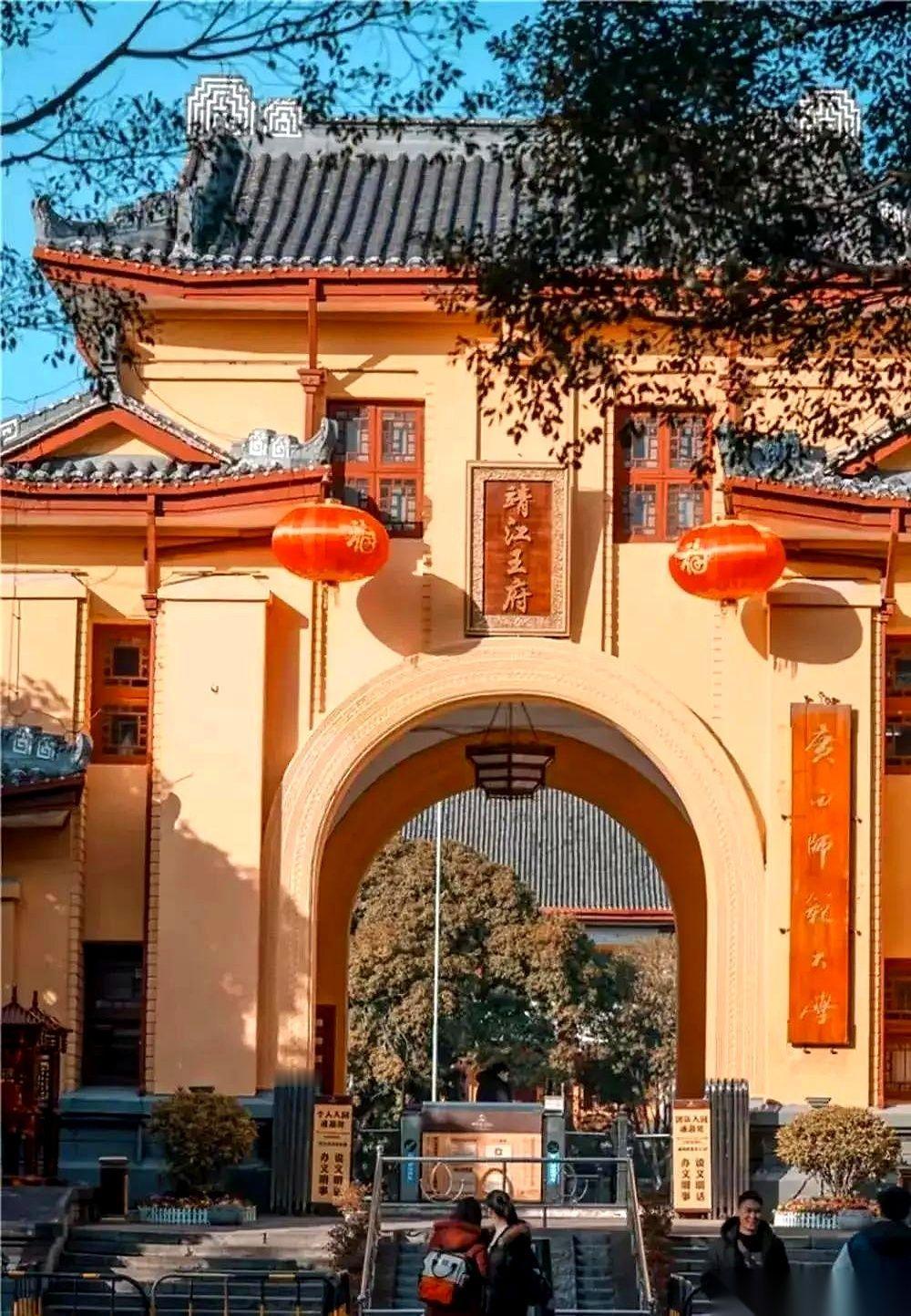 我得跟桂林道个歉。
真的，郑重其事地。
我以前对它的理解，太肤浅了，浅得就像朋友