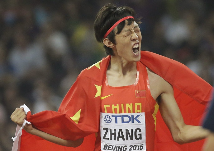 张国伟说生活给的墙比横杆要高 他说“对不起，我真的跳不动了”的时候是2020年。