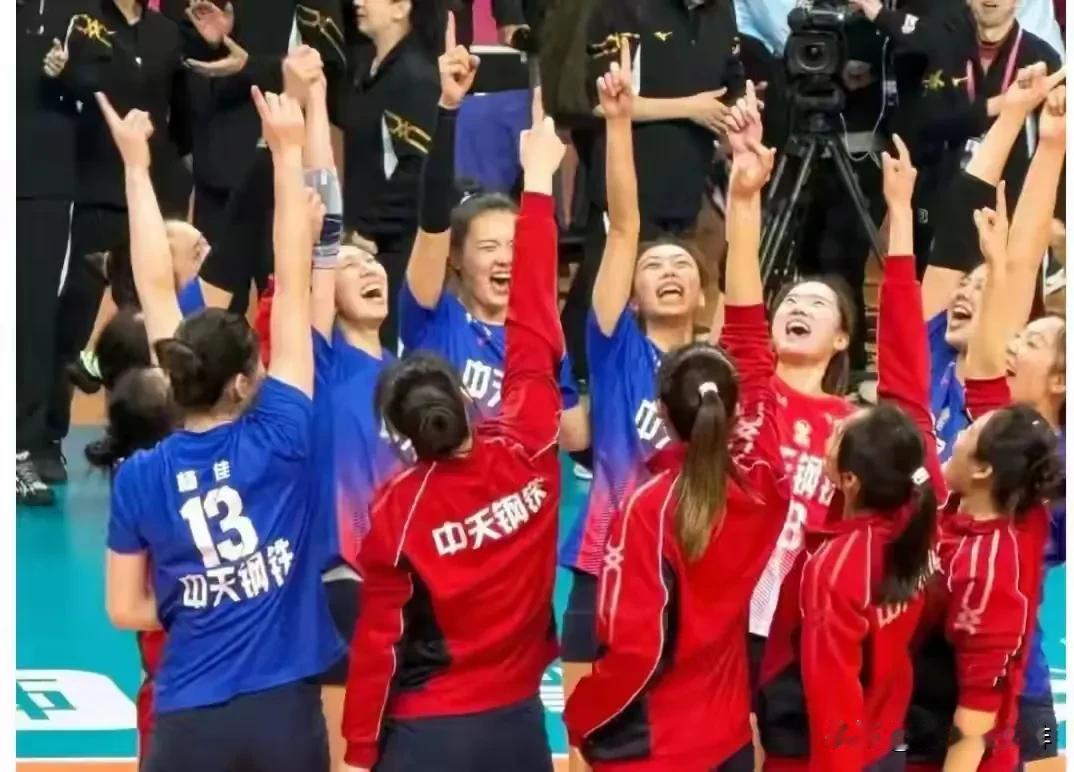 全运会女排江苏女排夺得冠军！
全运会女排比赛结束了！
江苏女排不出意外三比零战胜