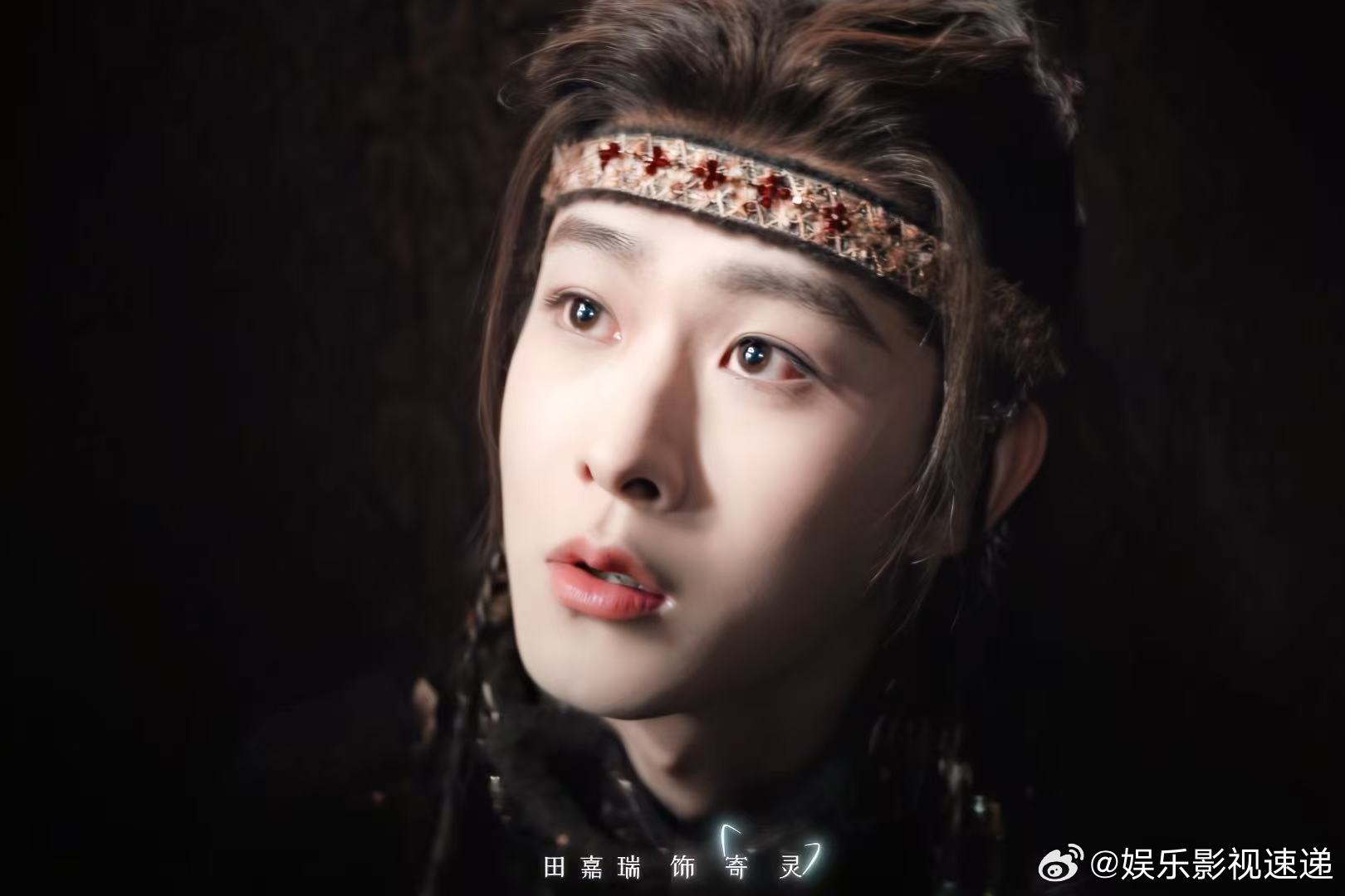 田嘉瑞演的男狐狸 寄灵这个男狐狸真的萌出新高度了，田嘉瑞把那种又精又纯的感觉演得