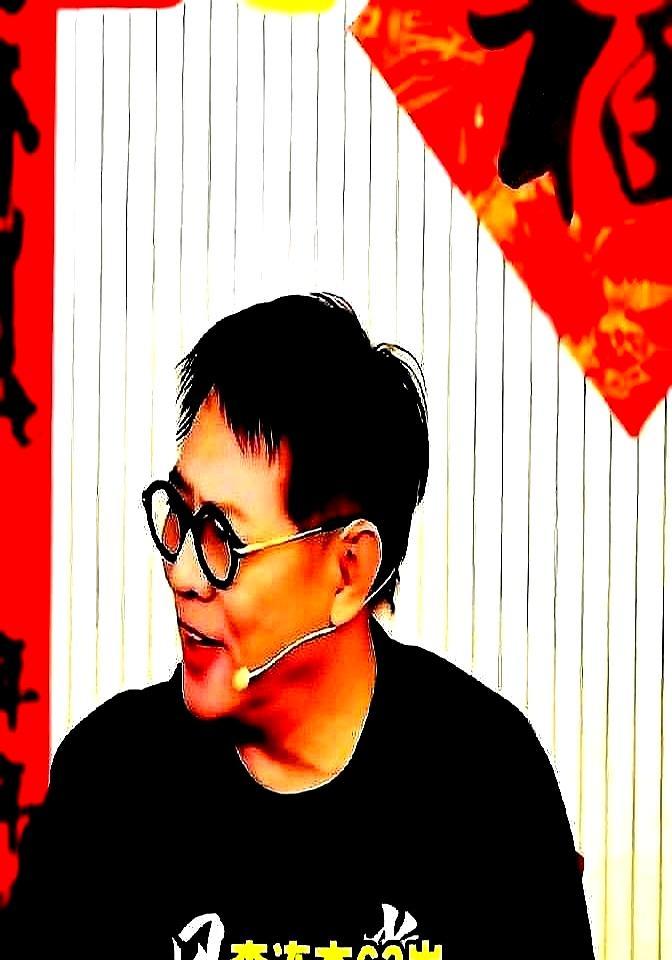 860万人直播间，李连杰突然发难吴京：我儿子谢苗呢？
 
话音刚落，弹幕瞬间炸了