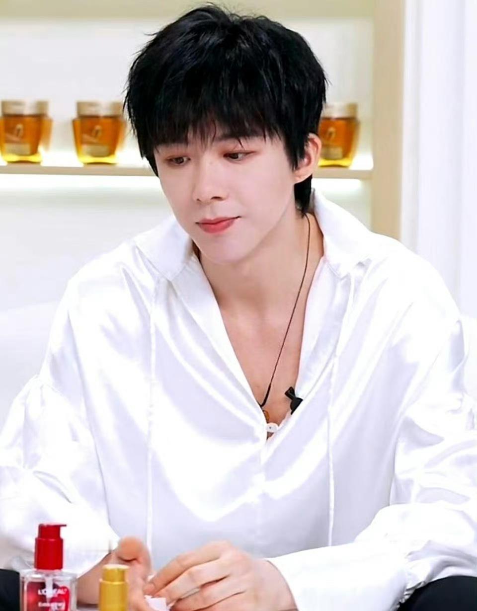 刘宇宁和张凌赫最新的直播状态，是不是张凌赫的更胜一筹？ ​​​