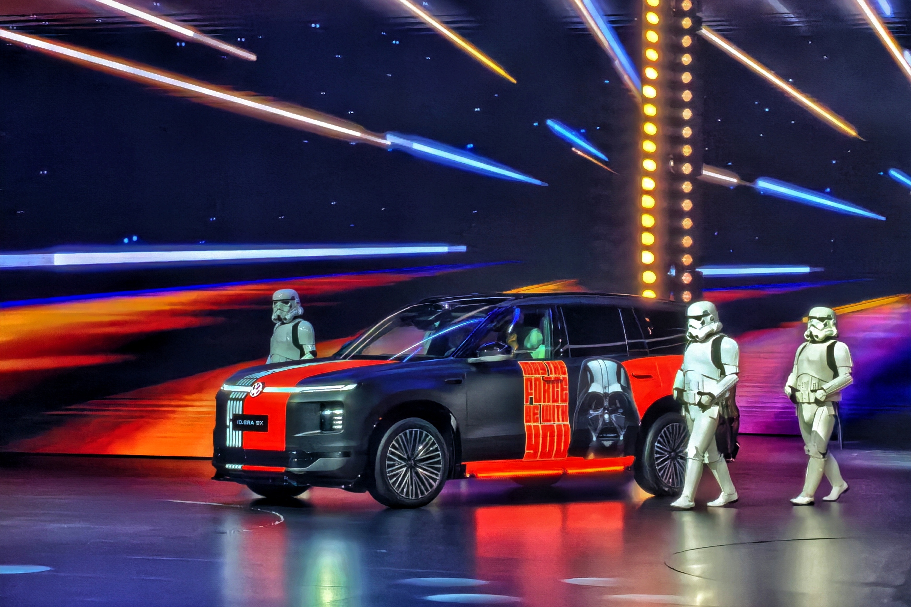 上汽大众ID.ERA 9X和电影《星球大战》合作了，发布会现场《星球大战》中的经