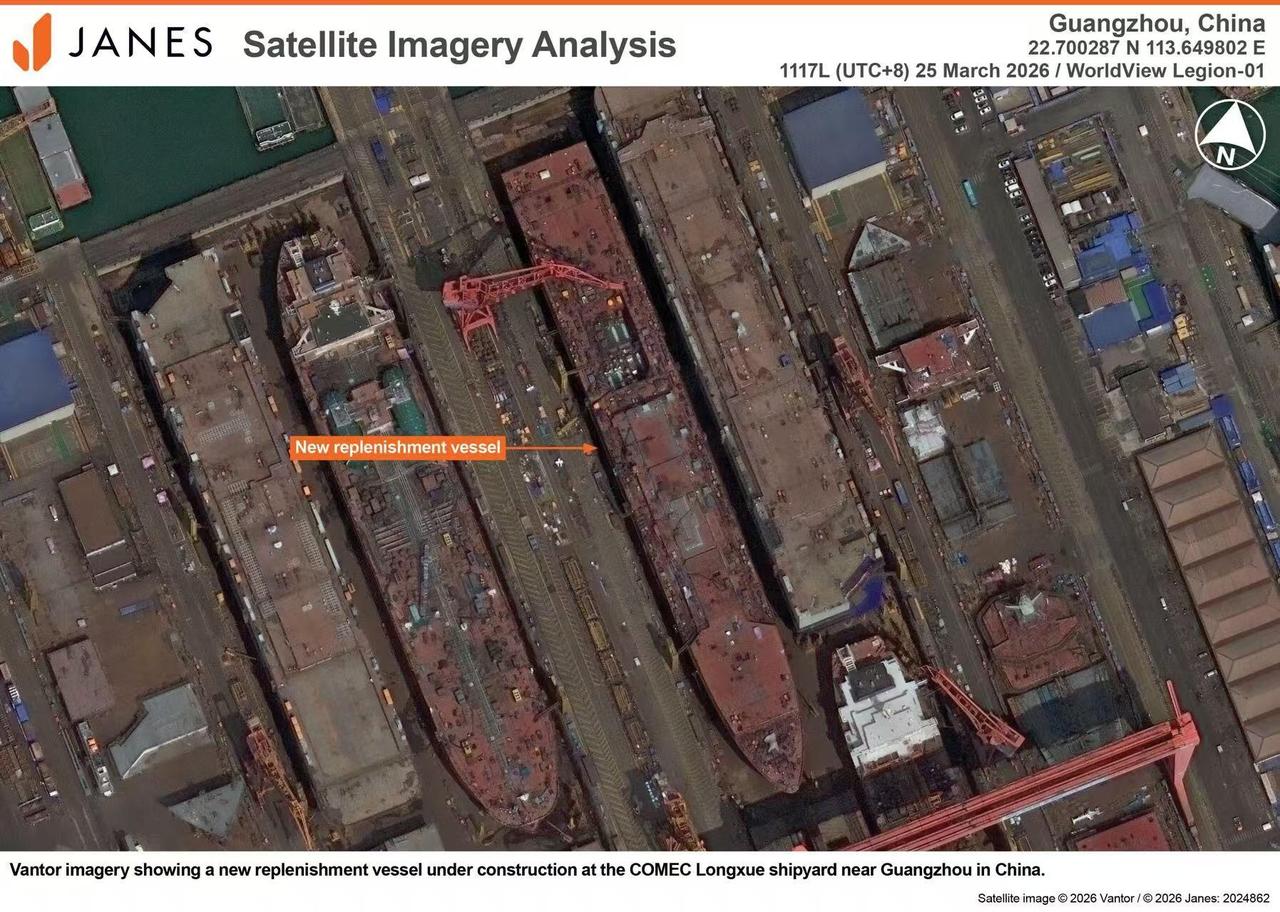 新一代超大型综合补给舰也上船台了，同比例对比外形尺寸比现在5万吨的的901型还大