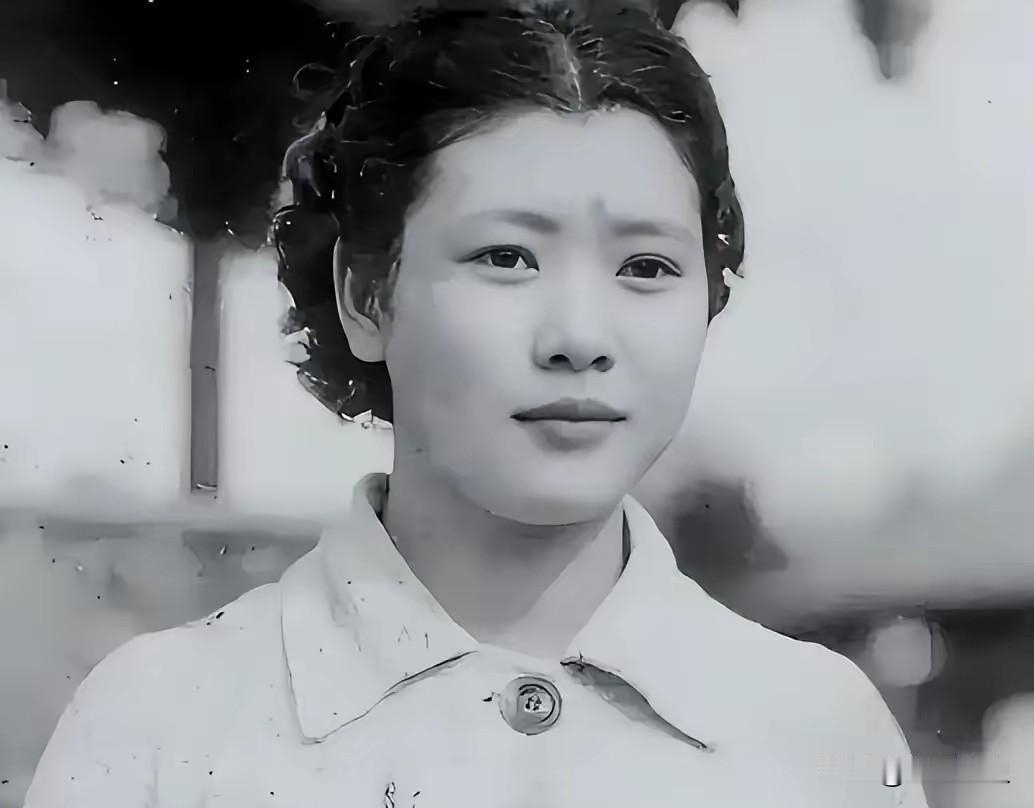 汪精卫心腹情人施旦：不惧正妻威胁死心投敌，沦为汉奸最终下场凄惨
 
此人名叫施旦