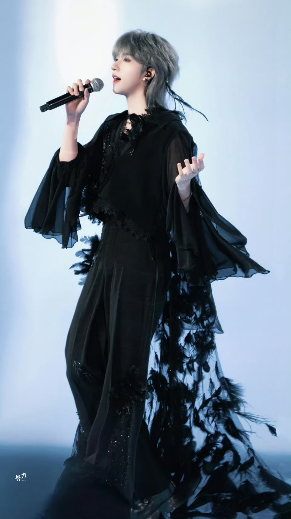 贺峻霖 研究生的脑子就是不一样这么帅还这么聪明！全能小贺加载中……