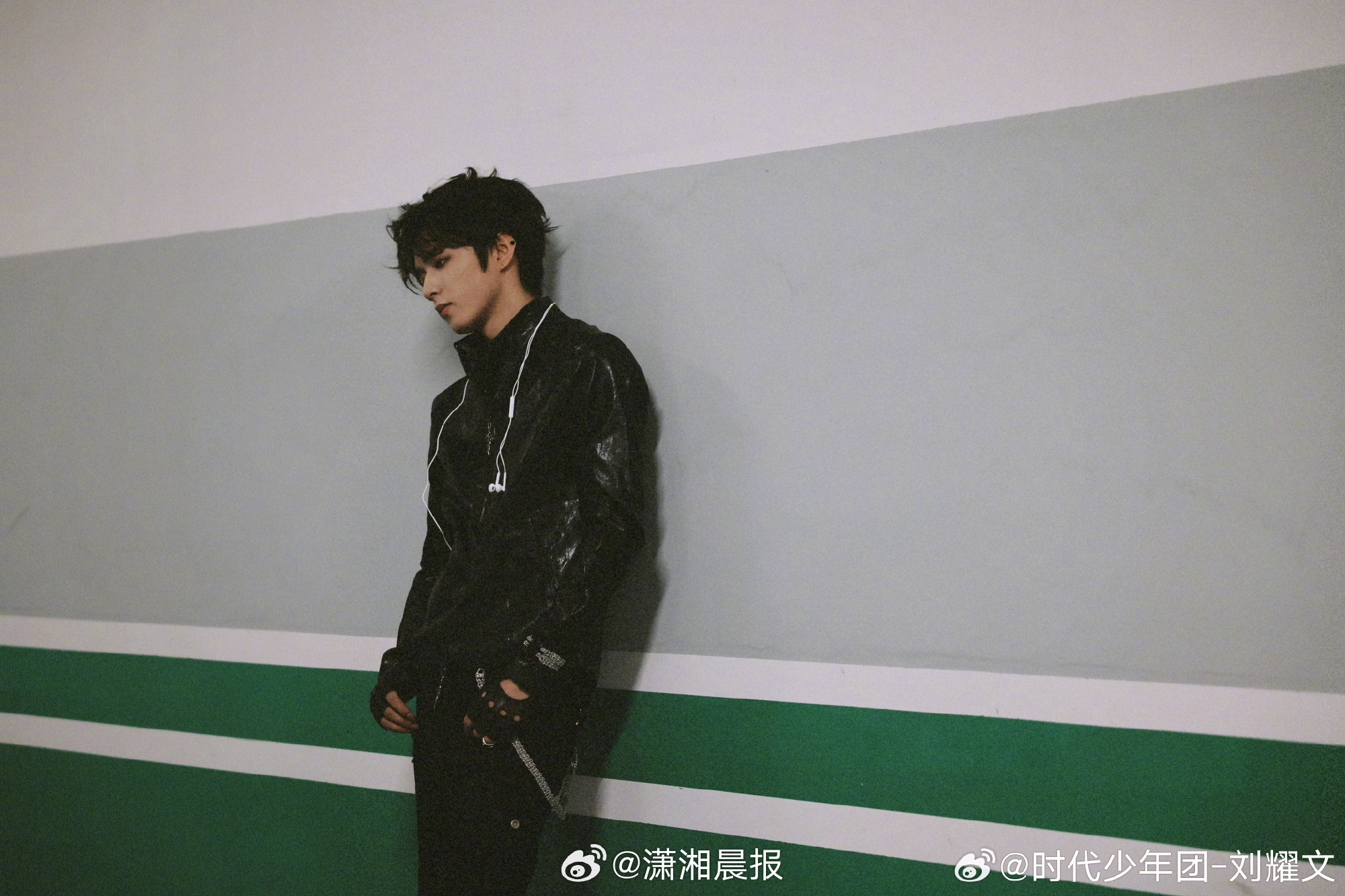 【#刘耀文粉丝向广西灾区捐款# 】#时代少年团后援会募捐#近日，受台风“美莎克”
