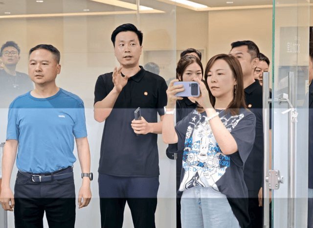 有人说小米16长大有点象11U，会成为安卓之光，小米16很多人在发这个小米16的