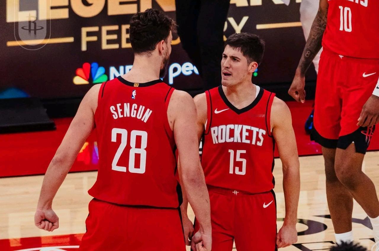 推荐火箭交易：目标是有效补强后卫与中锋


1、与公牛队交易（说服范弗利特同意交