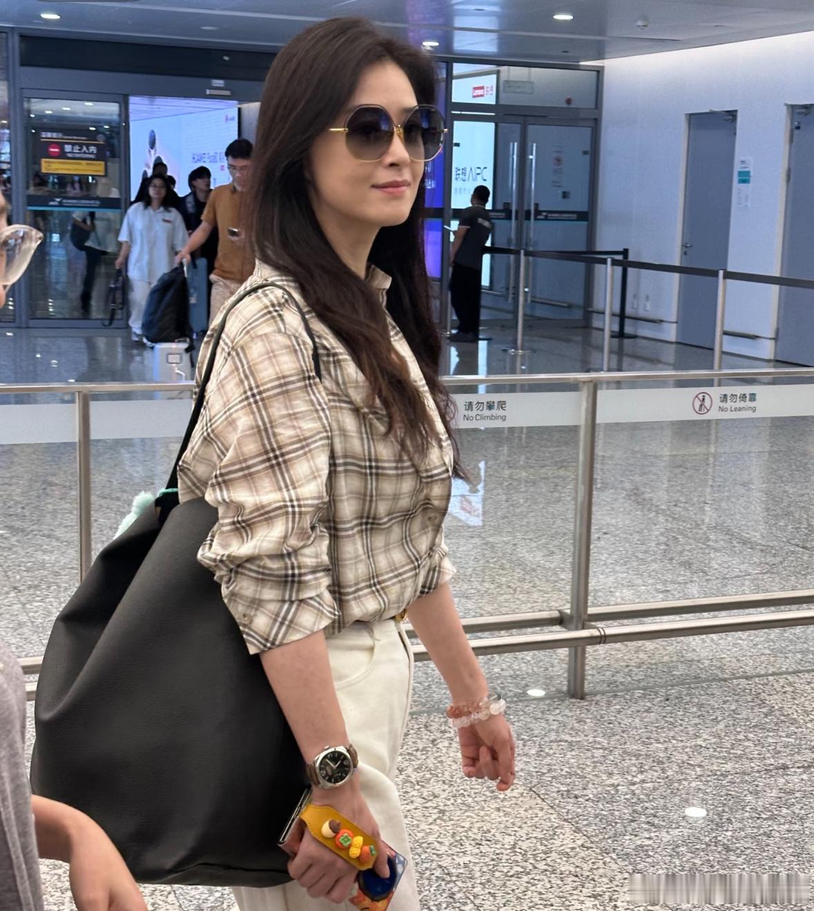 蒋欣[超话]  姐 看看我！真美啊[期待][期待][期待][期待][期待] 这身