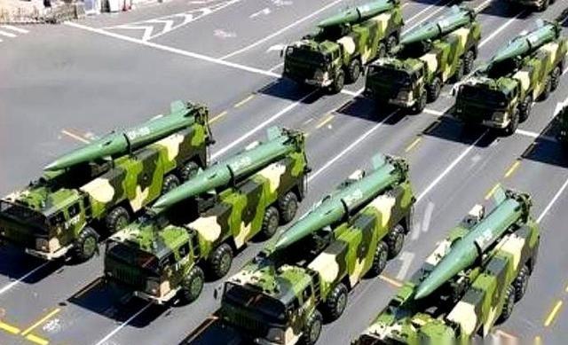 伊朗跟美以硬扛了快一个月，上千枚导弹砸出去，场面挺大。但一个俄罗斯专家看完，一句