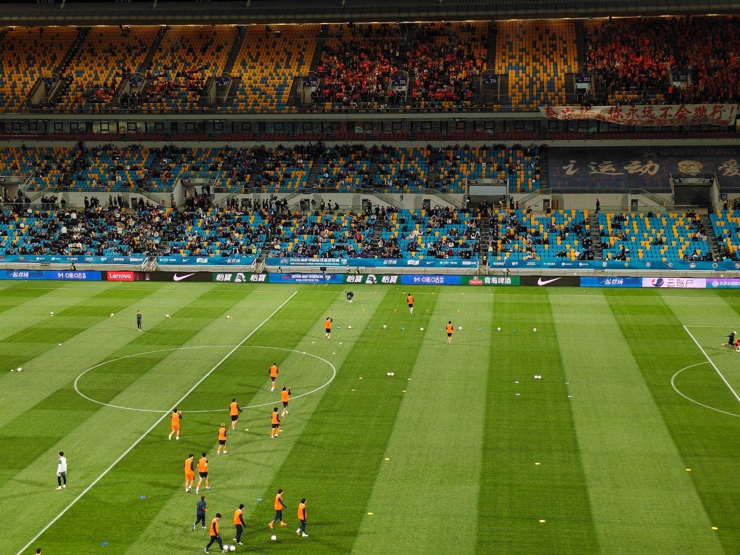 泰达足球场有全中超最好的草皮天津津门虎vs山东泰山