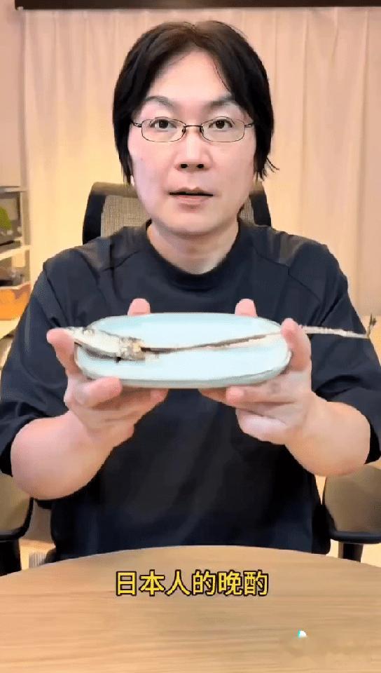 【日本人的晚酌】看这一位，为了喝一罐啤酒，整出这么多的仪式感来。直播秋刀鱼鱼骨➕
