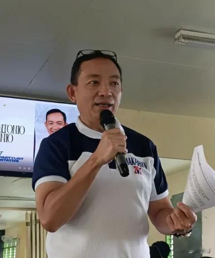 士可忍孰不可忍
菲律宾少数党领袖安东尼奥·蒂尼奥竟然嘲讽中国军队，称他们为“海上