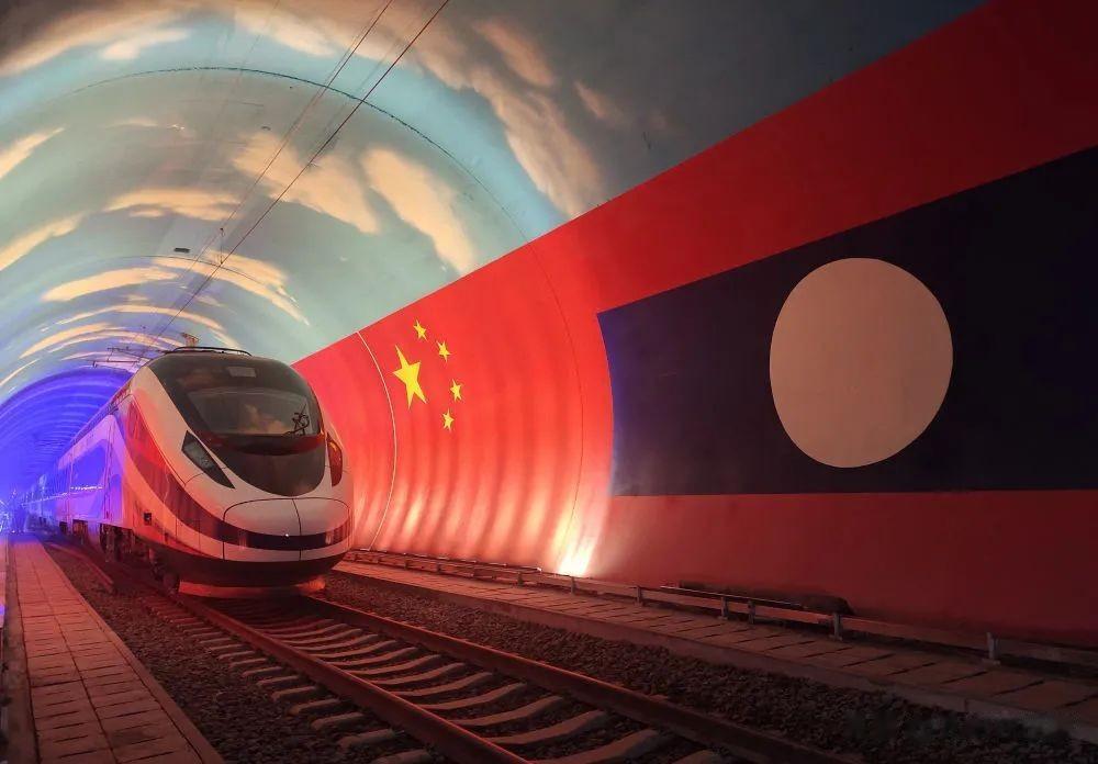 中老铁路是榴莲价格下降的原因？
吃货的福音来了！榴莲价格即将“大掉价”，并且将持