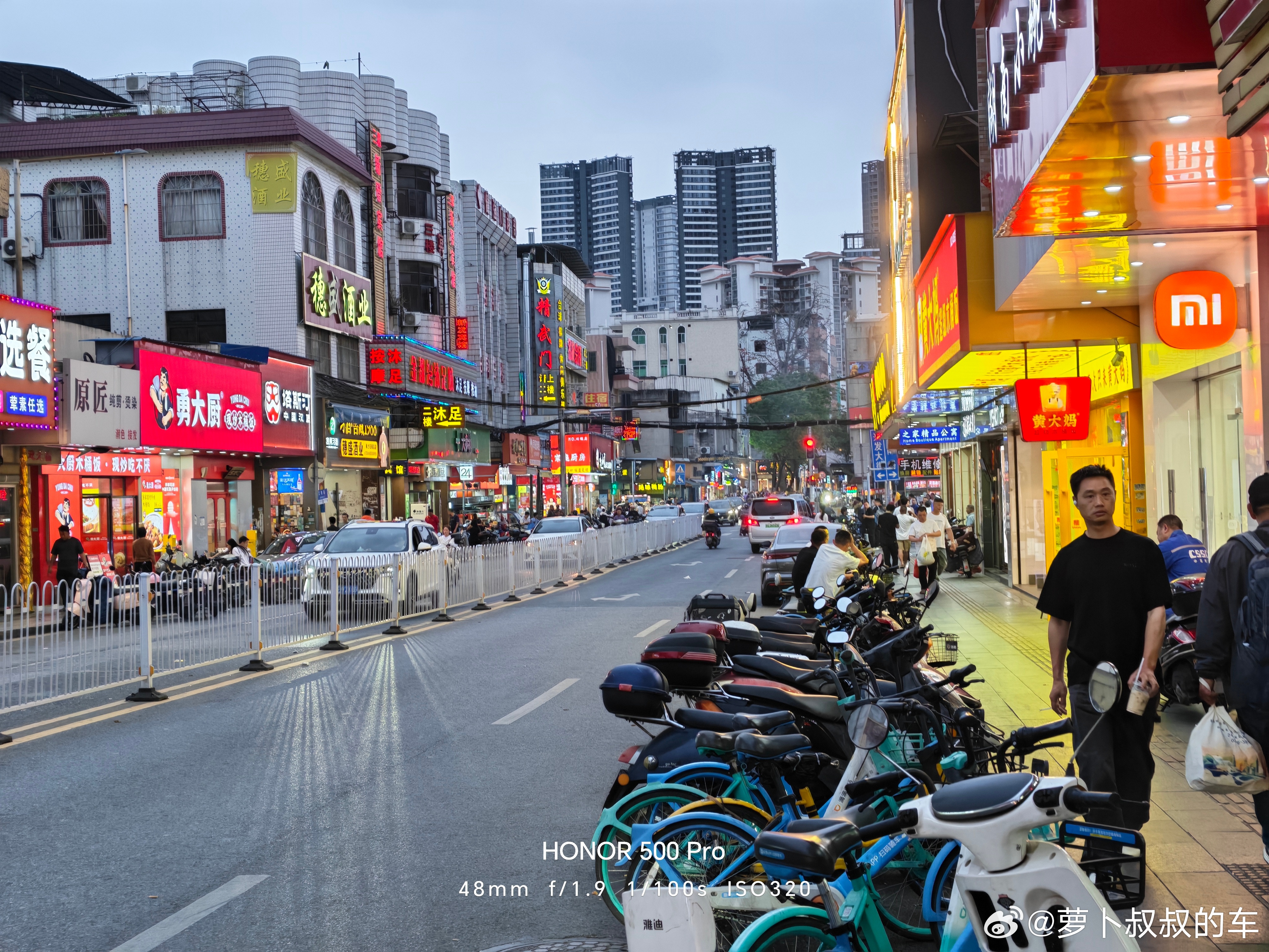 美食博主行走在南沙旧镇，村里的香火气息真好。“人味”，在人类所在的各行各业都至关