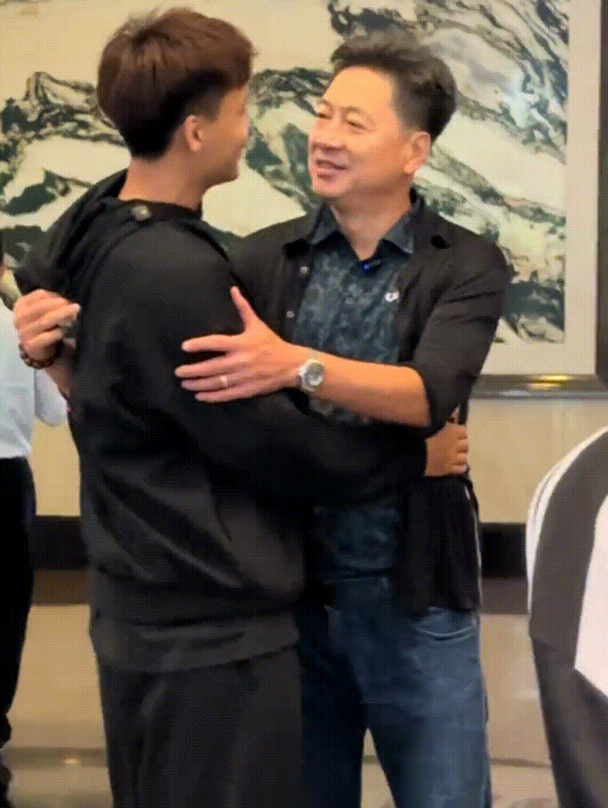 李春江指导特别喜欢赵睿啊[不愧是你]，赛后俩人有说有笑，不知道以后有没有机会合作