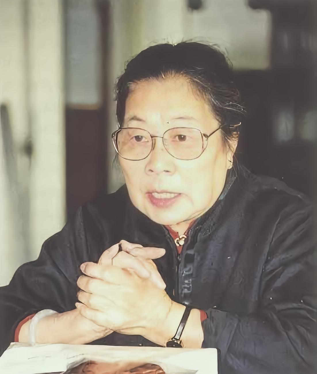 林洙，1928年生于福建福州，清华大学建筑系退休资料员、作家，建筑学家梁思成第二