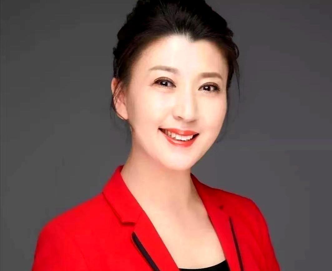 唐鉴军一个电话，骂醒闫学晶直播间？
结果你猜不到。
直播间里，唐鉴军的怒吼传出来