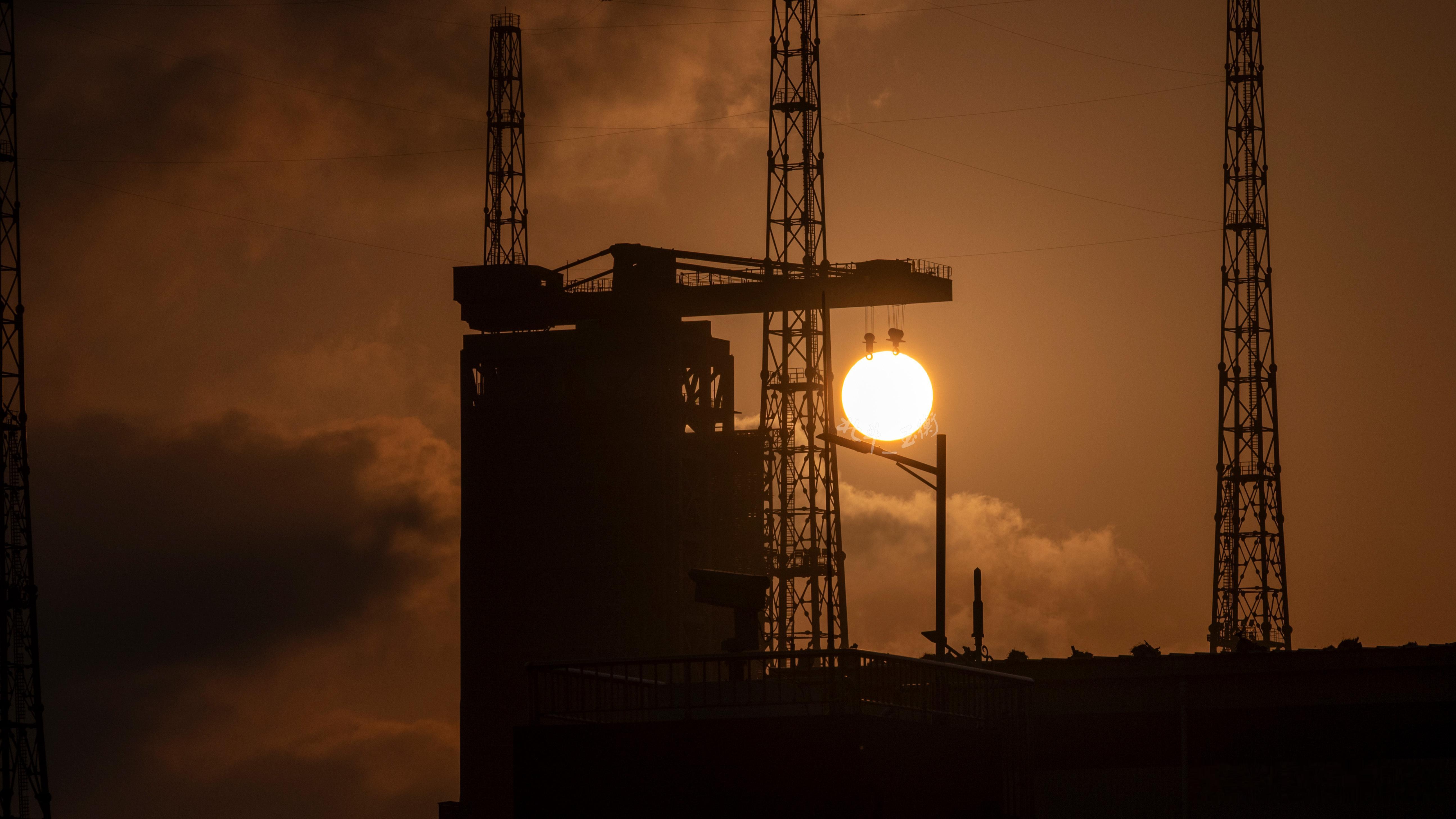 注意，商发一号工位下午吊装了一枚核聚变反应装置 