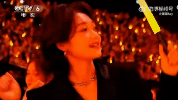 希林娜依高演我看演唱会 看了她的视频，我已经开始期待下次去看演唱会的场景了，希望