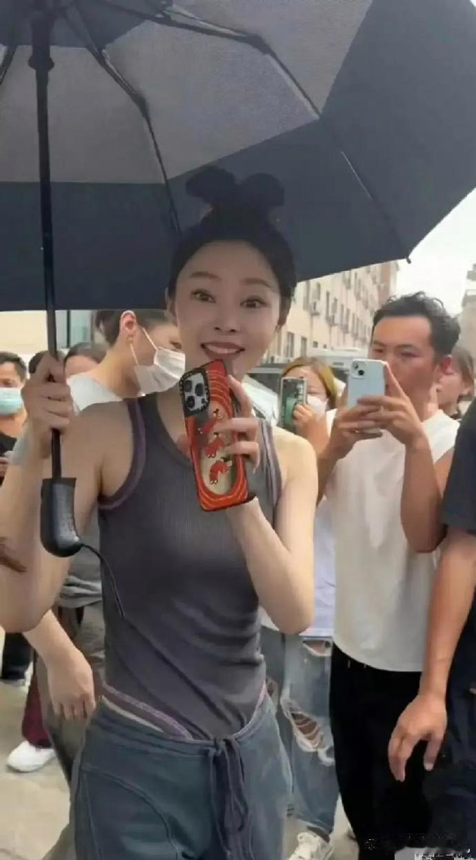 宋轶这衣服，上厕所得不挺费劲的 ​​​