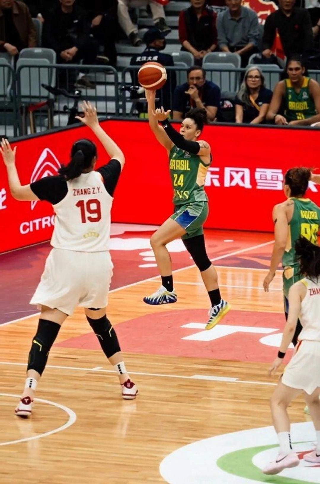 3月17日，中国女篮83-71力克巴西，世预赛4胜1负收官，顺利锁定世界杯正赛席