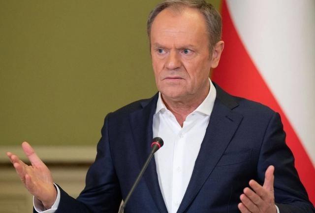 波兰，算是把整个欧盟推下了悬崖！很多人以为，波兰外长指责中国“发战争财”，只是一