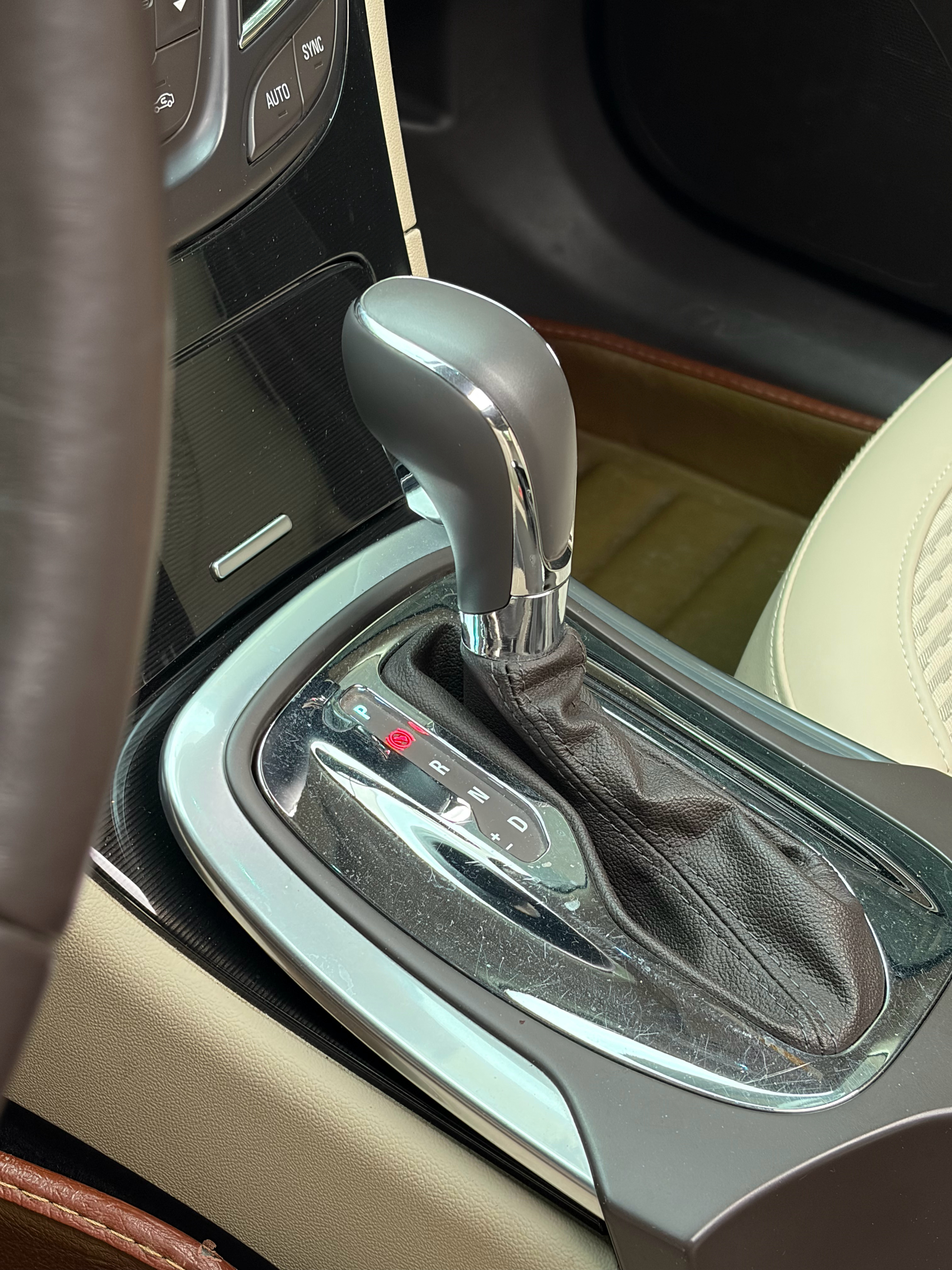 君威的内饰是真新啊，车况真不看年份，主要看使用和保养。 武汉·一号车市