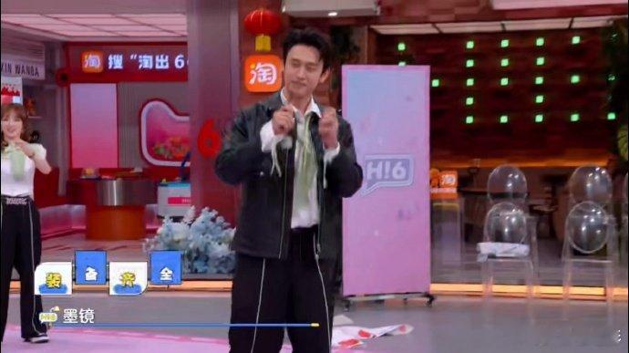 王天辰有种老实人豁出去的感觉王天辰舞蹈不够道具来凑你好星期六反差萌直接拿捏全场！