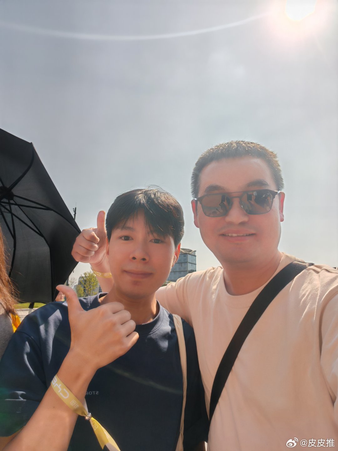 来成都参加比亚迪海狮08发布会，见到微博大V大奕，还见到明星王阳，他们长得都比我