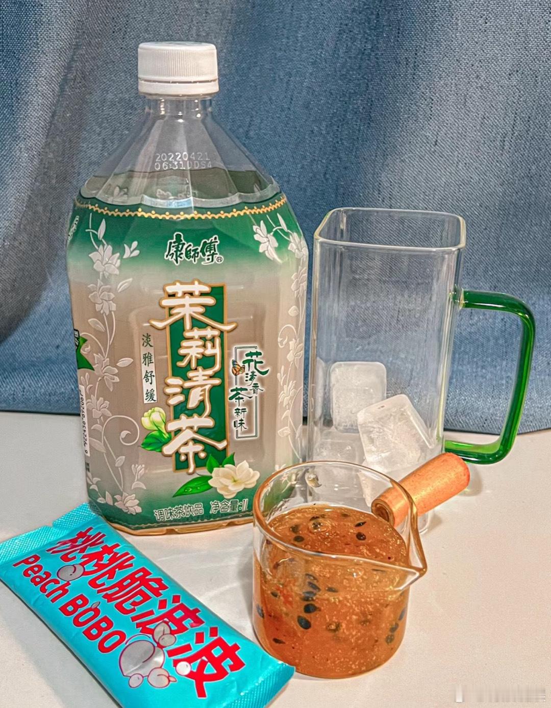 #夏天第一杯双响炮#🍹 炎炎夏日，一杯自制的百香果双响炮，百香果 ＋茉莉清茶 