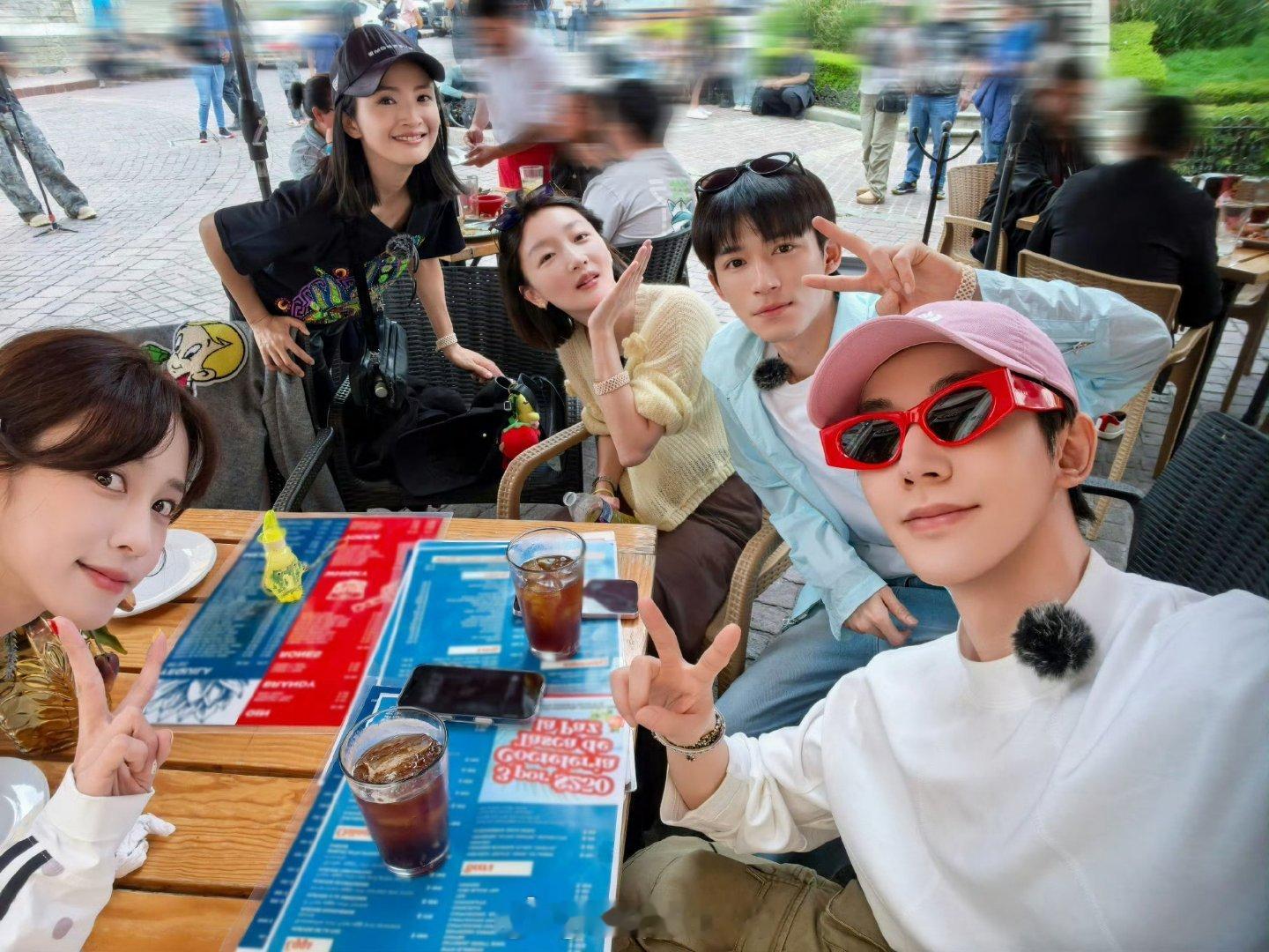 邓为镜头里的林依晨好甜 邓为镜头里的林依晨好甜啊！！古早甜妹的含金量还在上升，真