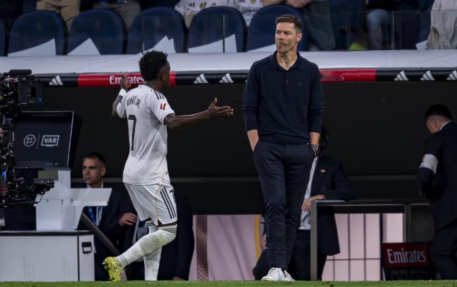 记者Carles Fité在西班牙六台节目中透露，阿隆索经常与瓜迪奥拉交流。阿隆