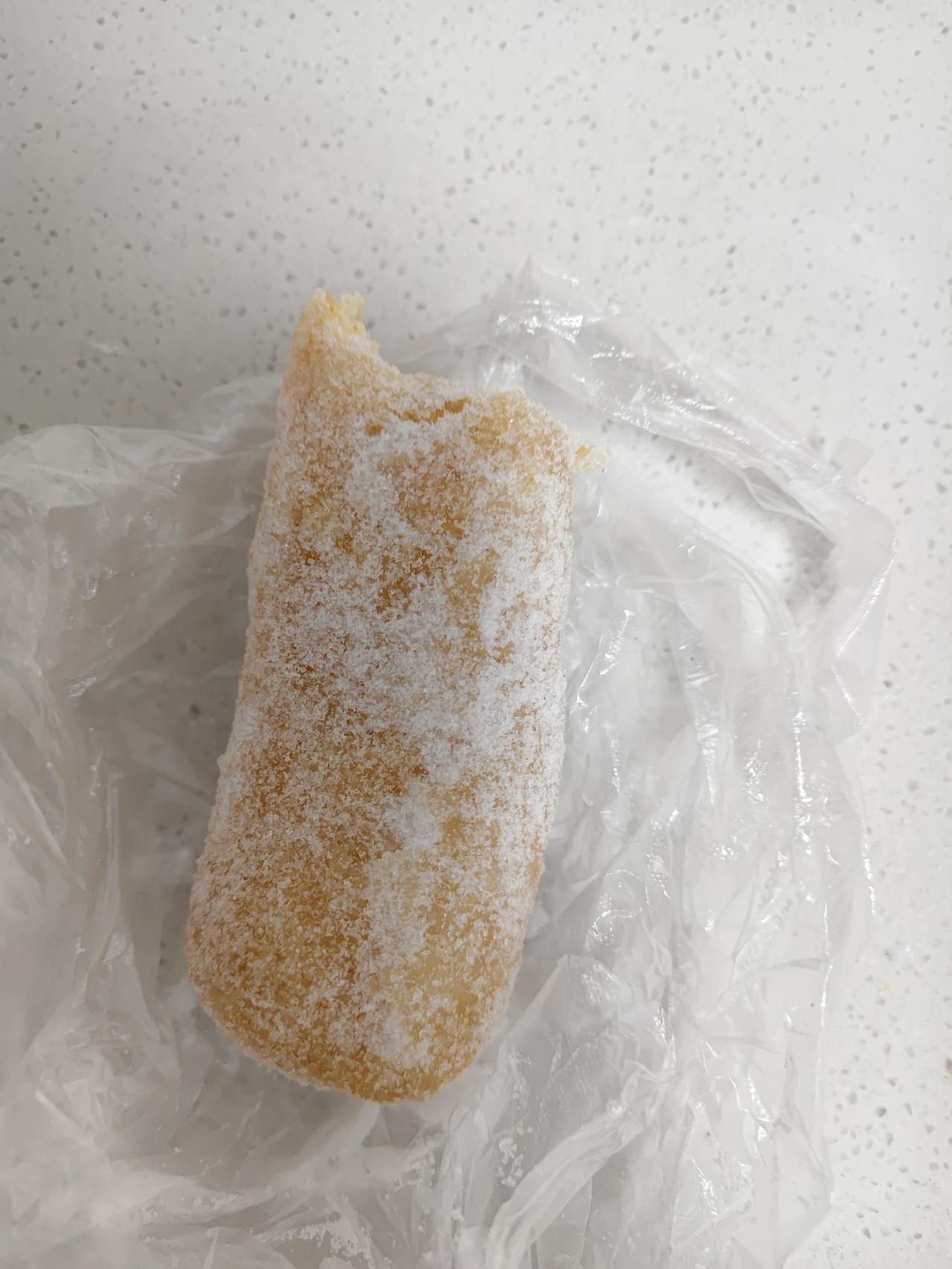 小时候最爱吃的零食，我们这里叫雪条。

特别特别甜，甜的齁嗓子。可我就喜欢吃，吃