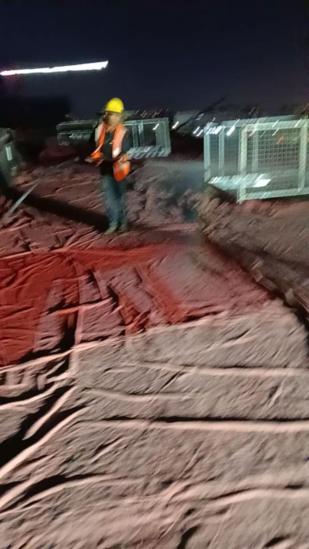 工地熬夜加班 建筑工人的夜班 工地深夜施工 工地夜班加班 夜班建筑工
