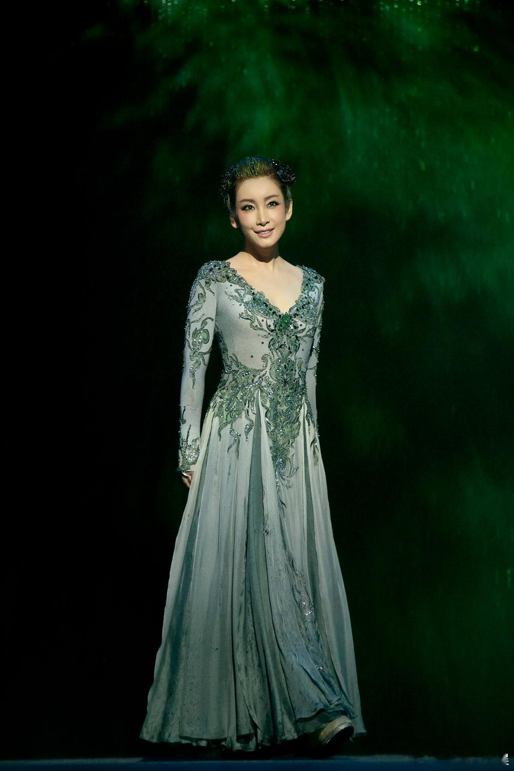 秦海璐 我矫情个什么呢 今夕是何年啊？时隔13年，“小青”在《青蛇》观演结束后发