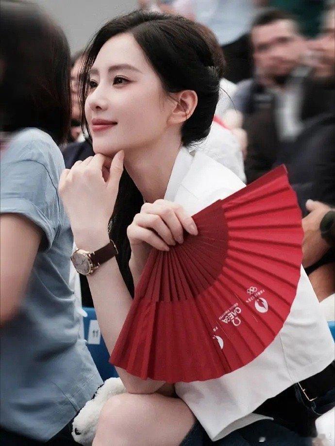 刘诗诗是去奥运会摆拍吗…… ​​​
