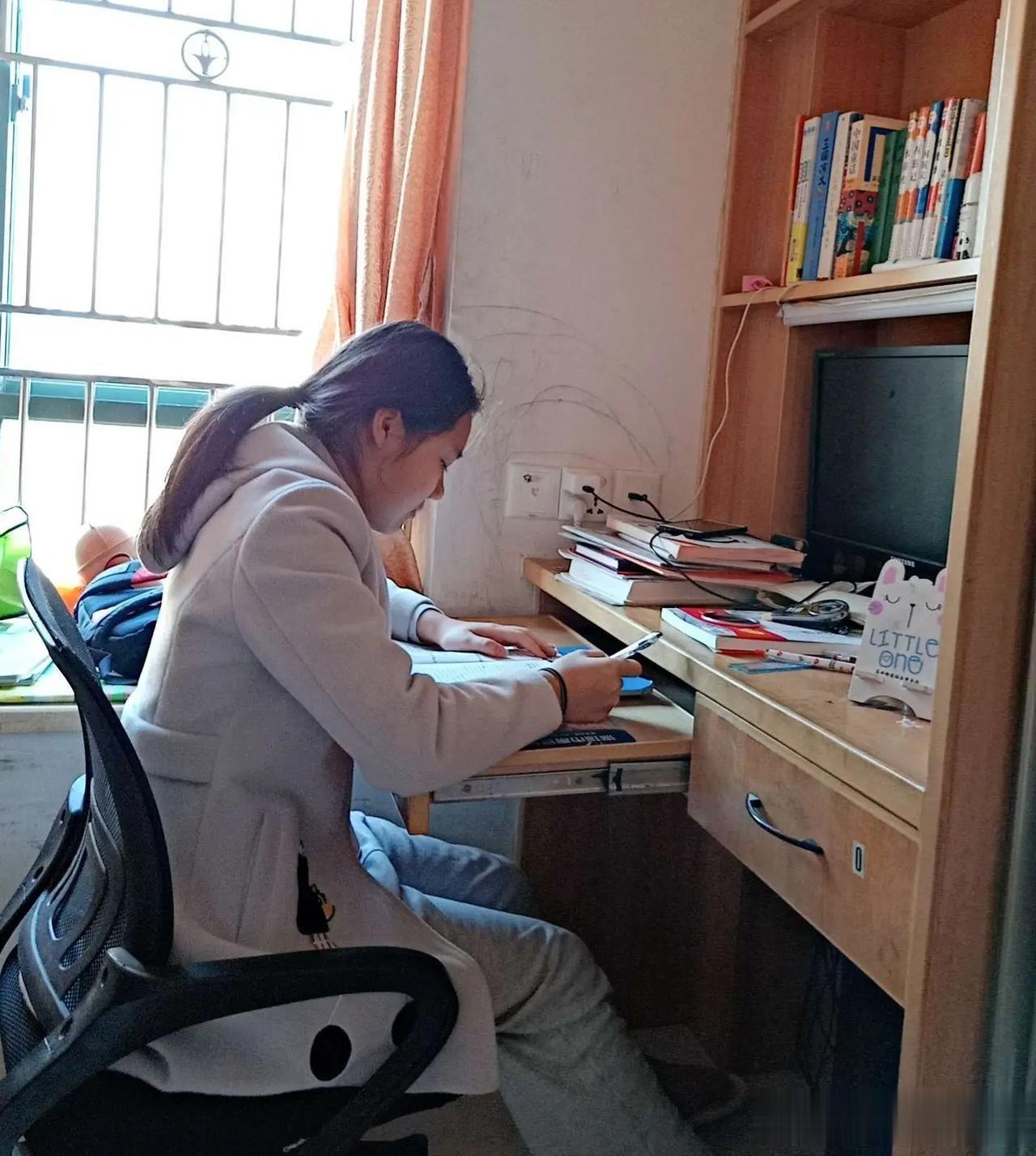 过来人告诉你，初中生想要逆袭上重点高中，这5个建议要采纳！

1、别玩手机，基本