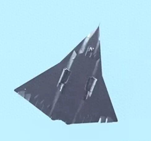 六代机实现首飞，歼20总师杨伟曾言将是科幻电影都想不到的，如今成真了。
 
12