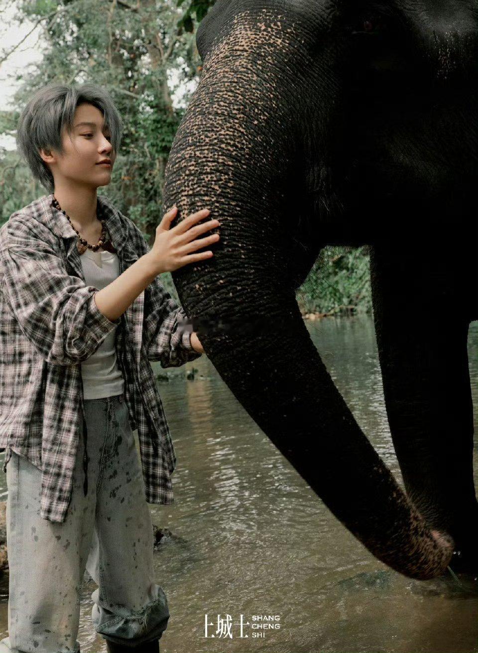 刘雨昕上城士3月封面，质感拉满